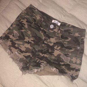 Camo MUDD jean shorts
